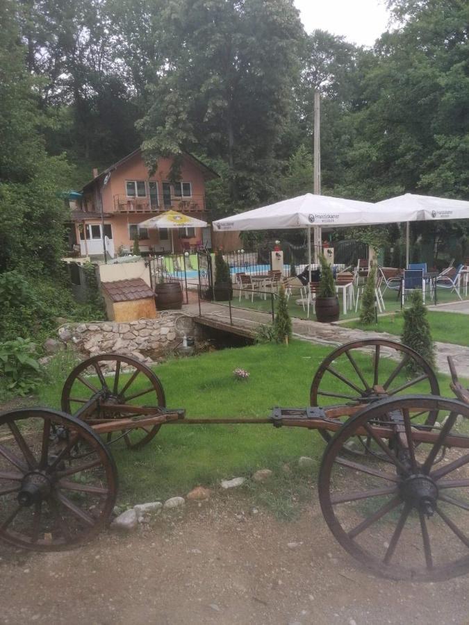 Casa De Vacanta Emd Eselnita Luaran gambar