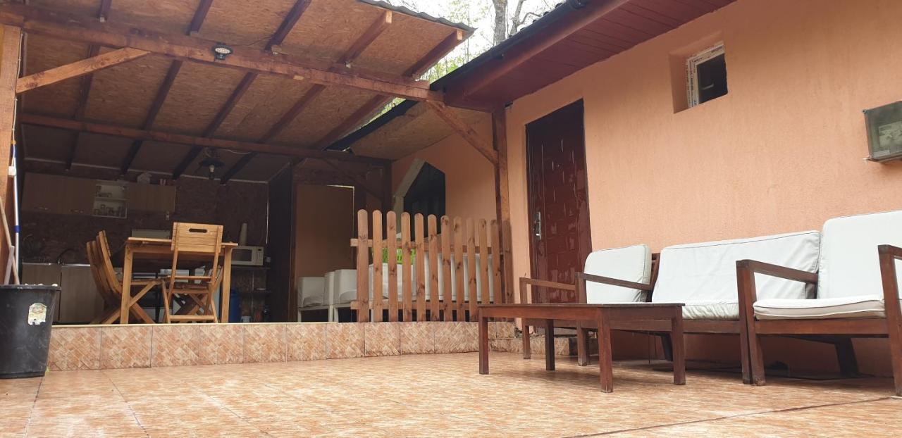 Casa De Vacanta Emd Eselnita Luaran gambar