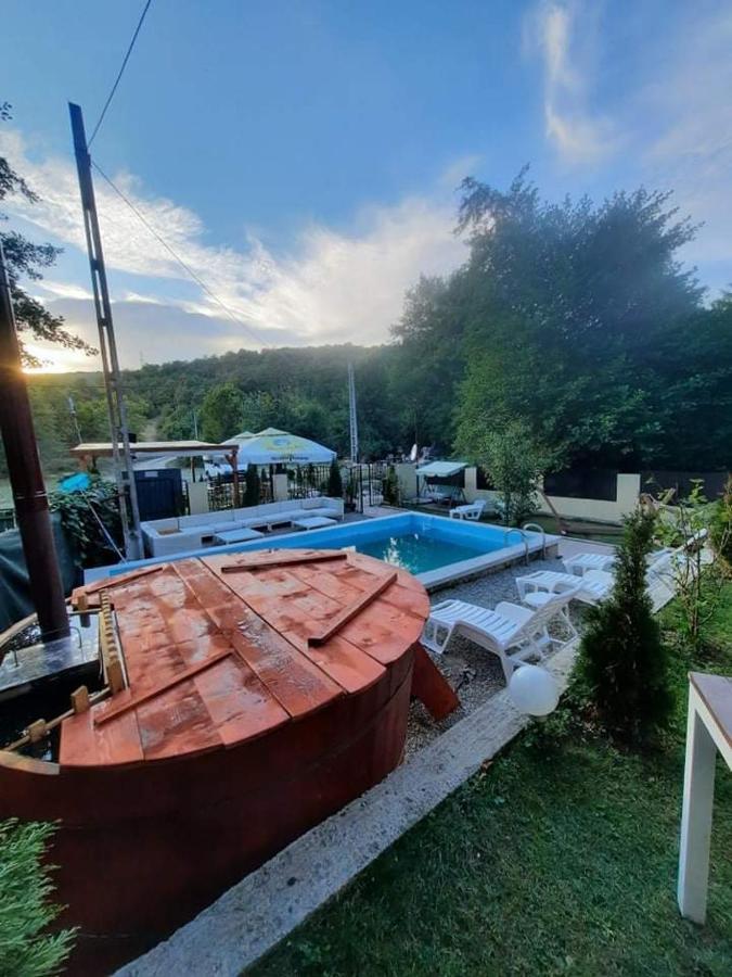 Casa De Vacanta Emd Eselnita Luaran gambar